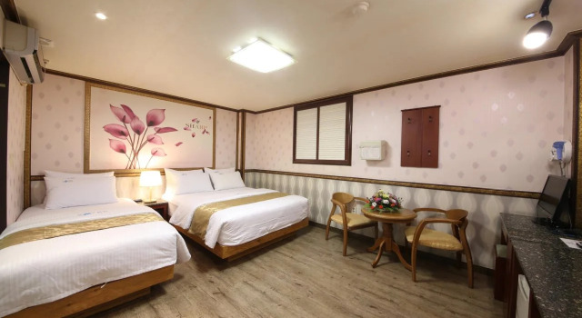 Sharp Hotel