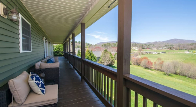 Коттедж Scenic 4BR w Deck Farm Views Near Asheville