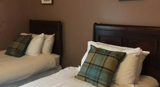 Brooklynn Guest House, Забронировать Отель Отели Грантаун-он-Спей с парковкой, рядом с Музей Грантауна, Парковка