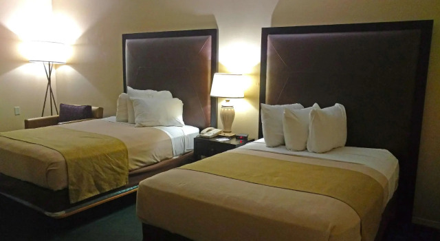 Четырёхместный номер Standard Americas Inn