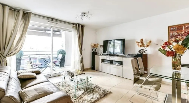 Cannes Le Cerf - Superbe T2 - Luxe - 100 m de la Croisette, Забронировать Отель Отели Канн с парковкой, рядом с Le Croisette Casino Barriere de Cannes, Парковка