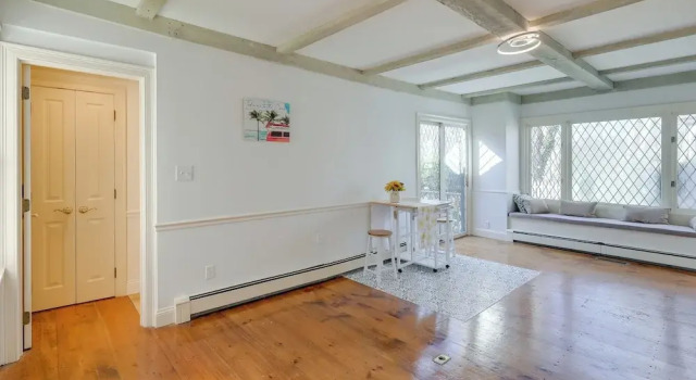 Коттедж с 2 комнатами Idyllic Escape w/ Deck in East Sandwich!