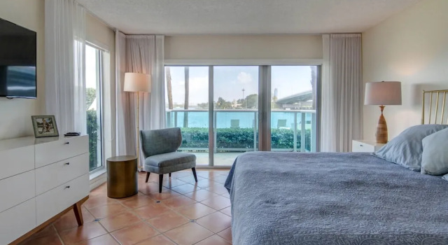 Апартаменты 102 с 2 комнатами с видом на воду Beach Haus Bal Harbour