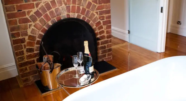 Коттедж Belmont at Beechworth 2 bedrooms, 2 bathrooms, 2 couples