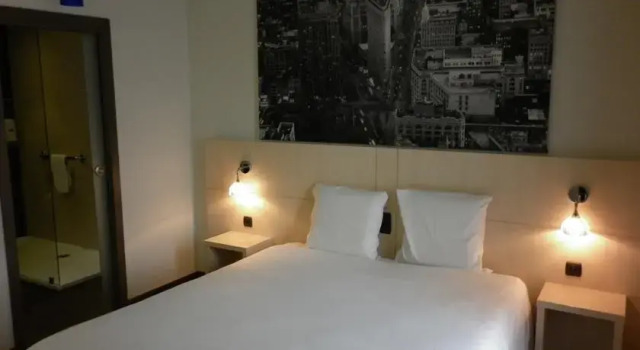 ibis Styles La Louvière, Rezervovat Apartmán La Louviere 