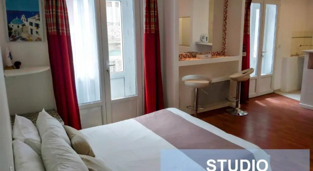 Студия с балконом Bernadette Cosy Flat - 3 minutes walk main door to sanctuary entrance- Old Town - Bernadette de Soubirouss neighborhood - Chapel for Prayer on site