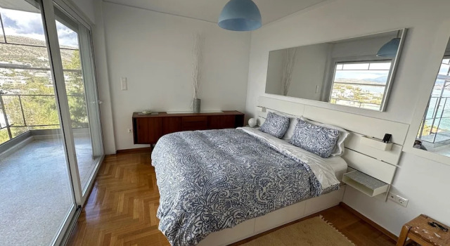 Luxurious 2-bed Seaside Apartment in Saronida, Забронировать Апартаменты/квартира Саронида 