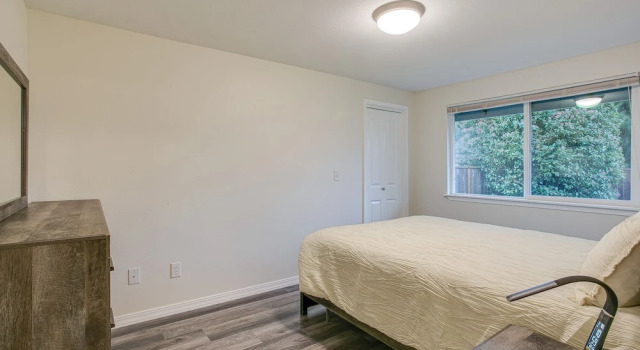 Modern Puyallup Townhome w/ Backyard & Fireplace, Prenota Hotel Puyallup 