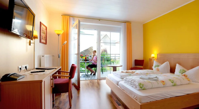 Winzerhotel zum Moselstrand, Забронировать Отель Отели Хунсрюк с парковкой, Парковка