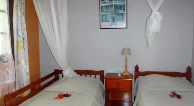 Bungalow with 2 Bedrooms in Bouillante, with Wonderful Sea View, Shared Pool, Enclosed Garden - 70 M From the Beach, Rezerwuj Dom wakacyjny Bouillante Basse-Terre