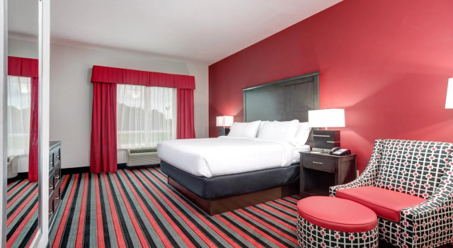 Holiday Inn & Suites Lafayette North by IHG