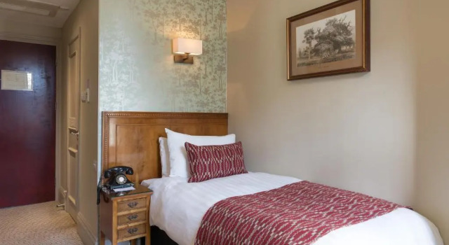 Одноместный номер Classic The Crown Manor House Hotel