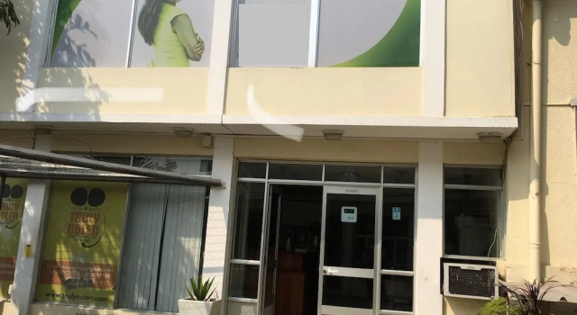 MIVENA - on airport street, Prenota Hotel Hotel a Luanda con colazione, vicino a Chamavo Centro Comercial, Colazione