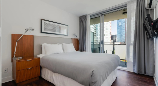 Level Vancouver Yaletown - Seymour, Забронировать Отель Бизнес-отели Ванкувера, рядом с Yaletown Roundhouse Skytrain Station, 4* 5*