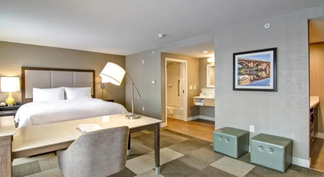 Студия Hampton Inn & Suites by Hilton Saskatoon Airport