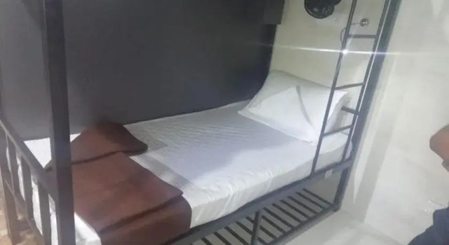 Airport Hostel 13, Забронировать Хостел Хостелы Мумбай, рядом с Торговый центр Phoenix MarketCity, Хостел