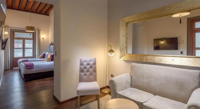 Семейный люкс с балконом Hotel Casa Monarca