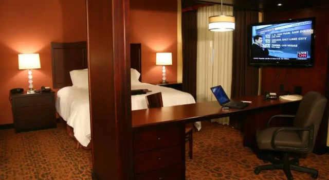 Студия Hampton Inn & Suites Mission