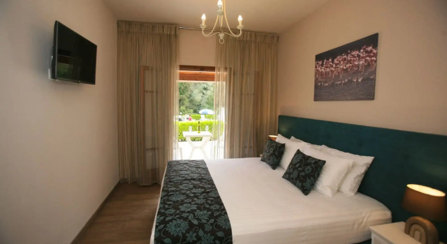 Summer Wine Friendly Resort, Забронировать Курортный отель Отели периферии Ионических островов с парковкой, Парковка