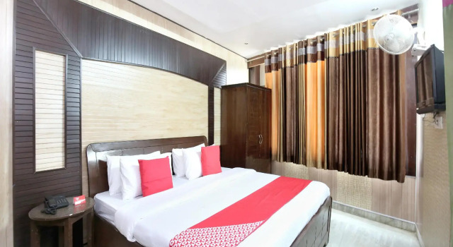 OYO 15523 Hotel JD Inn