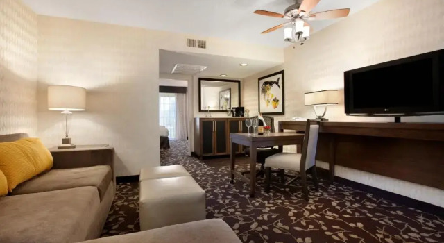 Двухместный люкс с 2 комнатами Курорт Casa Mani Resort Napa Valley, Curio Collection by Hilton