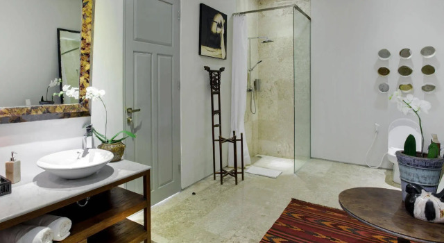 Room & Vespa Suite 2