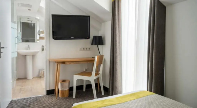 Трёхместный номер Hotel George - Astotel