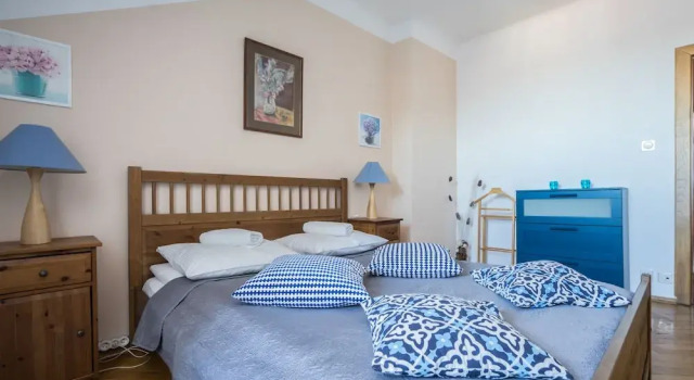 Elegant Apartment Market Square