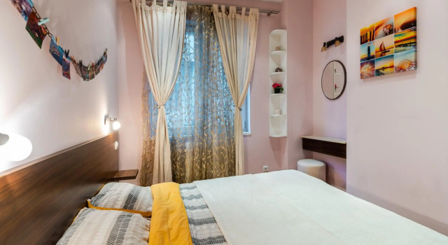 ~ Colorful Dream Apartment ~ 2BD in the TOP Center of Sofia, Varaa Huoneisto Sofia Vitosha