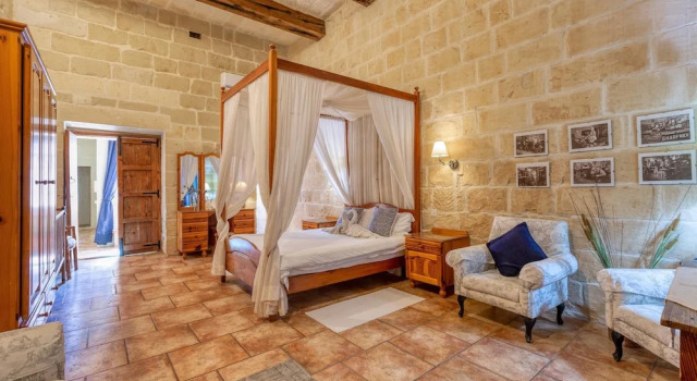 Ta'leli Pool Farmhouse in Gozo, Varaa Huoneisto Gharb Gozo