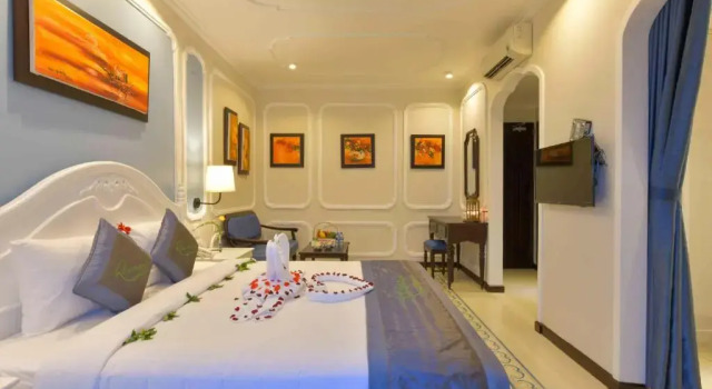 Двухместный номер Deluxe с балконом и с видом на бассейн Hoi An Rosemary Boutique Hotel & Spa - A Peaceful Retreat
