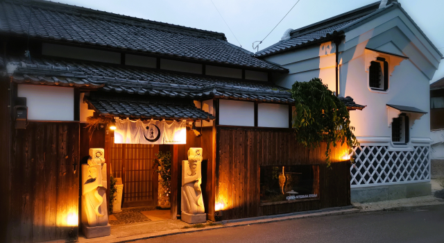 Kominka Mitsuhama Ryokan, Rezervovat Hotel Hotely v Ehime s parkováním, Parkování