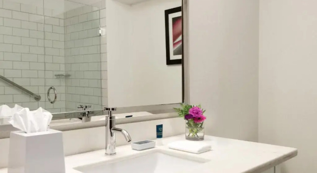 Четырёхместный номер Standard Four Points by Sheraton Victoria Gateway