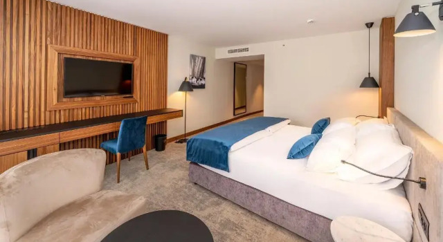 Двухместный семейный номер Standard с балконом Luxury Hotel Riva