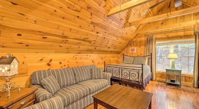 Hot Tub & Game Room: 'A Mountain Dream' in Vilas, Book Feriehus Vilas North Carolina