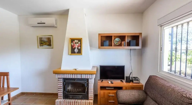 Villa With 4 Bedrooms in Daimalos, With Wonderful Mountain View, Private Pool, Enclosed Garden Near the Beach, Boek Villa Hotels in Arenas met parkeren, Parkeren