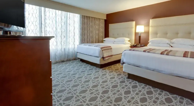 Люкс с 2 комнатами Drury Inn & Suites Kansas City Overland Park