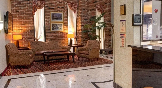 Clarion Inn & Fundome