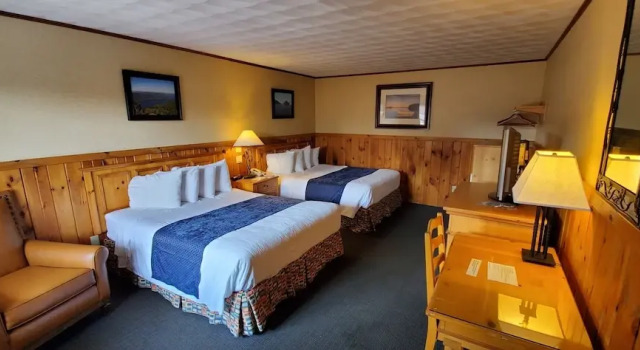 Четырёхместный номер Standard с балконом The Lake Motel