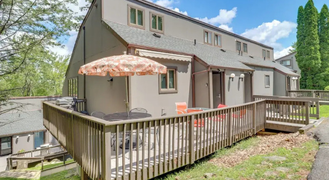 Апартаменты Community Indoor Pool: Tannersville Townhome
