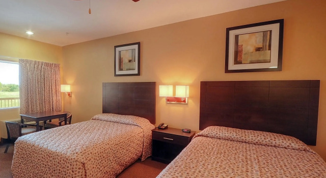 Четырёхместный номер Standard Days Inn by Wyndham Baytown East