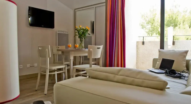 Vacanciel Six Fours les Plages, Забронировать Отель Сис-Фур-Ле-Плаж Var coast
