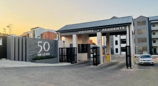 Mikeys Place on Lever with Fibre Uncapped WiFi, Boek Hotel Midrand 