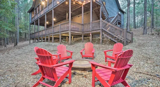 Коттедж Broken Bow Cabin: Deck w/ Hot Tub & Pool Table