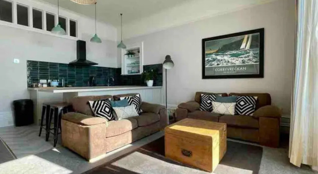 Апартаменты Westbay Seafront Apartment