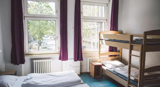 Кровать в общем номере Happy Hotel Berlin