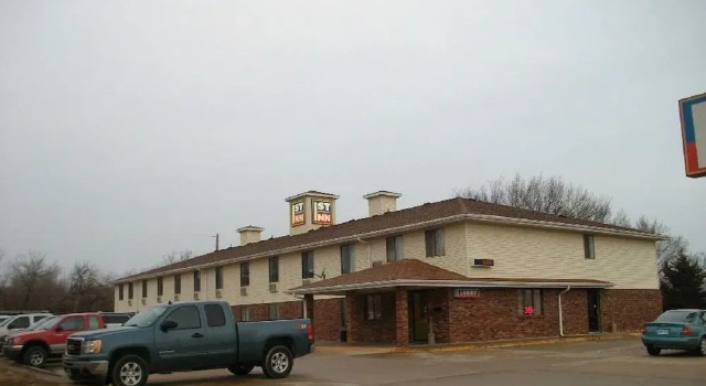 First Interstate Inn Fort Scott, Varaa Mini-hotelli Minihotellit kohteessa Fort Scott, Mini-hotelli