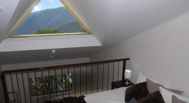 Люкс Мансарда Summit Ridge Alpine Lodge