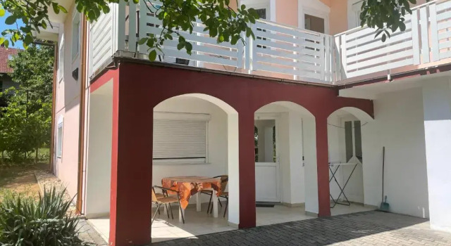 Апартаменты Цокольный этаж Gitta Apartmanház