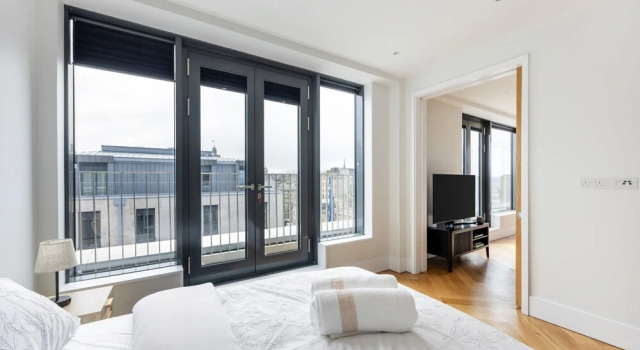 Central 3BR by Edinburgh Castle, Забронировать Апартаменты/квартира Эдинбург Midlothian, рядом с Общественная парковка Ватерлоо-плейс